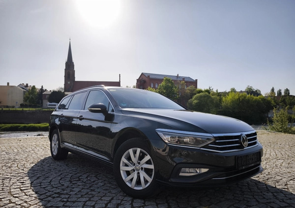 Volkswagen Passat cena 73900 przebieg: 221000, rok produkcji 2020 z Gubin małe 596